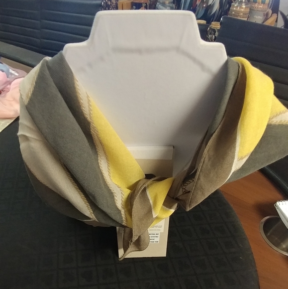 JP Collection Scarf - Picture 2 of 5